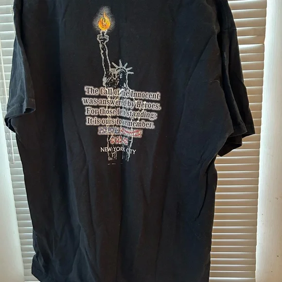 Vintage 2001 9/11 memorial Men’s Graphic Tee with Memorial Chest Print - Picture 2 of 2